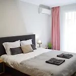 Modern & Elegant Center *