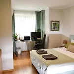 Modern & Elegant Center *