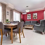 Modern & Elegant Center *