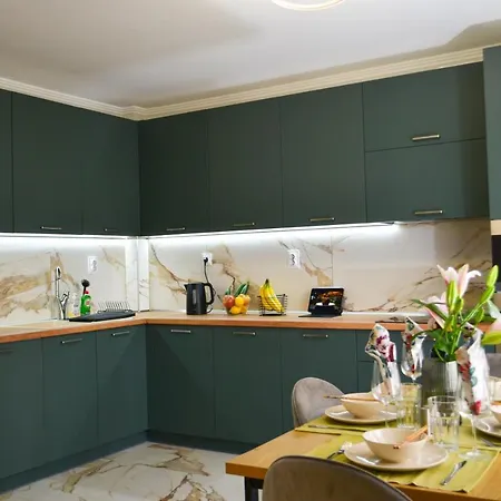 Modern & Elegant Center Апартаменты *