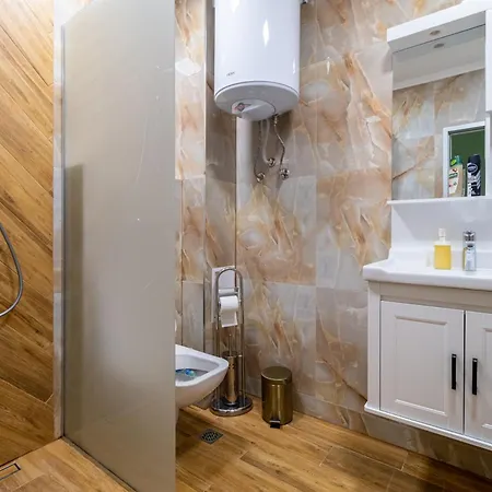 Modern & Elegant Center Апартаменты