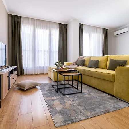 Modern & Elegant Center Апартаменты