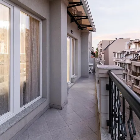 Apartment Modern & Elegant Center Plowdiw